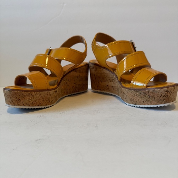 Donald Pliner NIB Iriving Wedge Sandal Yellow Size 10M - Picture 10 of 14
